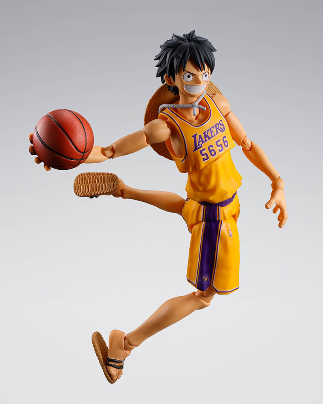 รูปแอ็กชันฟิกเกอร์ ลูฟี่ จาก ONE PIECE ในชุดทีมบาสเกตบอล NBA 1