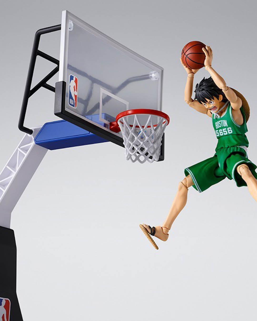 รูปแอ็กชันฟิกเกอร์ ลูฟี่ จาก ONE PIECE ในชุดทีมบาสเกตบอล NBA 3