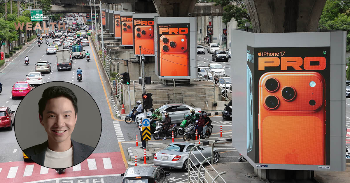 ภาพป้ายโฆษณานอกบ้าน (OOH) ในเมือง พร้อมข้อความ OOH คาดโต 15% คนเมืองเมินจอบ้าน แต่หนีป้ายข้างทางไม่พ้น