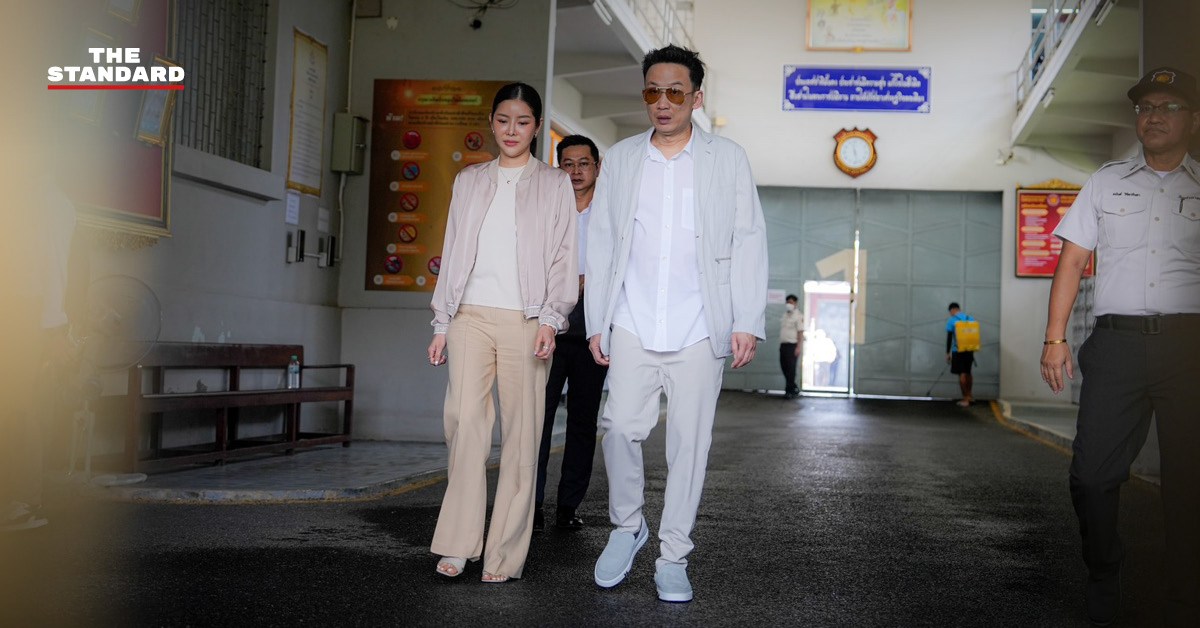 พานทองแท้ ชินวัตร ให้สัมภาษณ์สื่อมวลชนหลังเข้าเยี่ยม ทักษิณ ชินวัตร ที่เรือนจำคลองเปรม