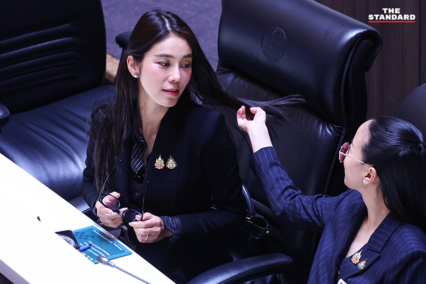 สภาผู้แทนราษฎร กำลังอภิปรายวาระแห่งชาติเพื่อแก้ไขวิกฤตพลังงาน โดยมี สส. จากทั้งรัฐบาลและฝ่ายค้านเข้าร่วมประชุมนับร้อยคน 16