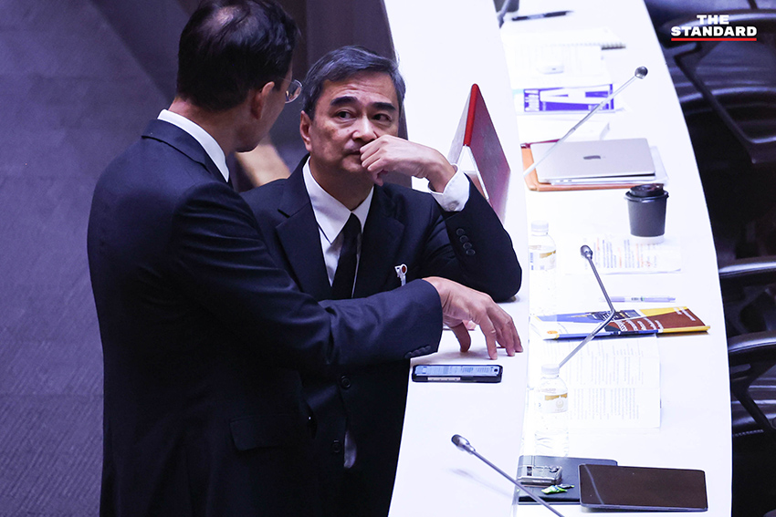 สภาผู้แทนราษฎร กำลังอภิปรายวาระแห่งชาติเพื่อแก้ไขวิกฤตพลังงาน โดยมี สส. จากทั้งรัฐบาลและฝ่ายค้านเข้าร่วมประชุมนับร้อยคน 18