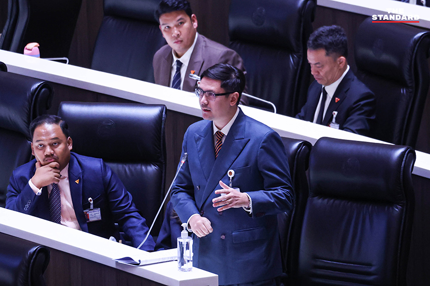 สภาผู้แทนราษฎร กำลังอภิปรายวาระแห่งชาติเพื่อแก้ไขวิกฤตพลังงาน โดยมี สส. จากทั้งรัฐบาลและฝ่ายค้านเข้าร่วมประชุมนับร้อยคน 6