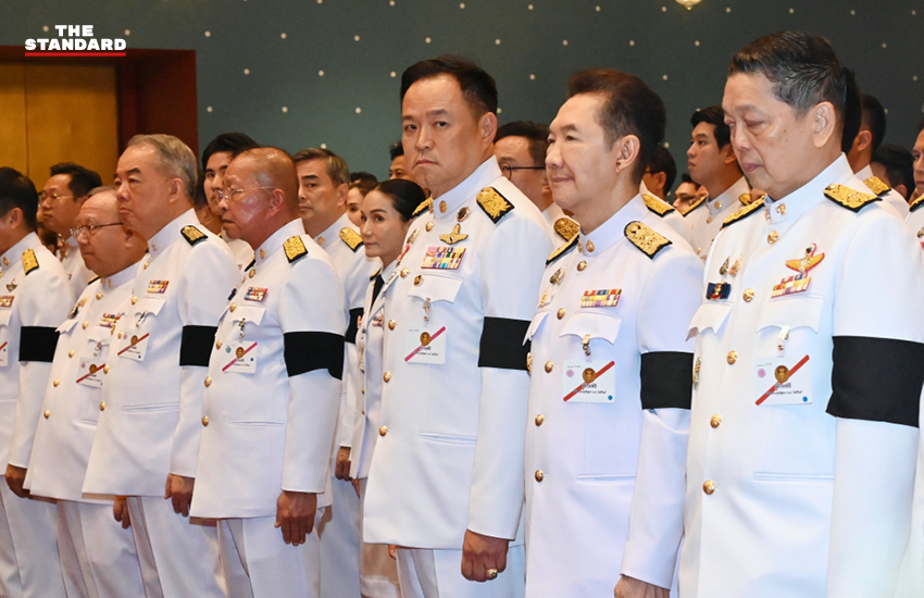สมาชิกรัฐสภาแต่งกายชุดปกติขาวร่วมพิธีเปิดประชุมรัฐสภา ณ อาคารรัฐสภา 1