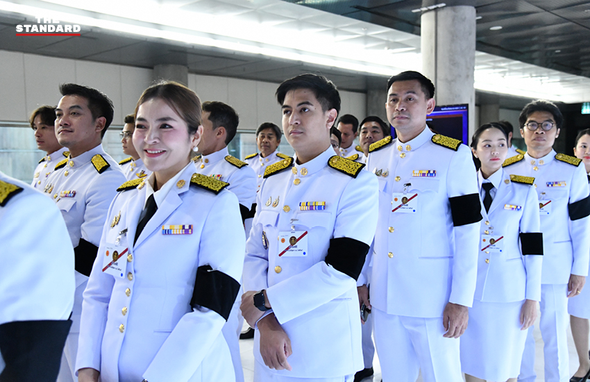 สมาชิกรัฐสภาแต่งกายชุดปกติขาวร่วมพิธีเปิดประชุมรัฐสภา ณ อาคารรัฐสภา 11