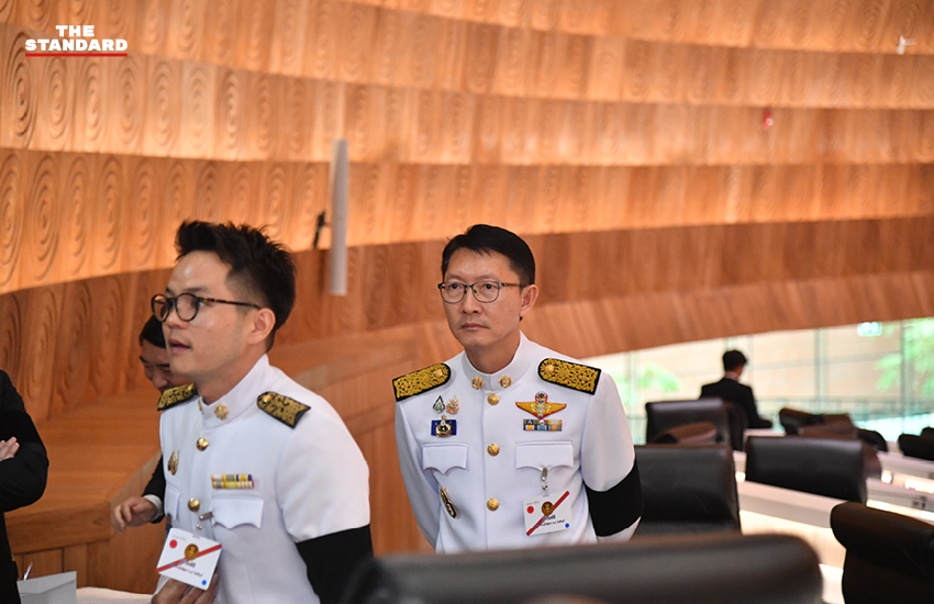 สมาชิกรัฐสภาแต่งกายชุดปกติขาวร่วมพิธีเปิดประชุมรัฐสภา ณ อาคารรัฐสภา 12