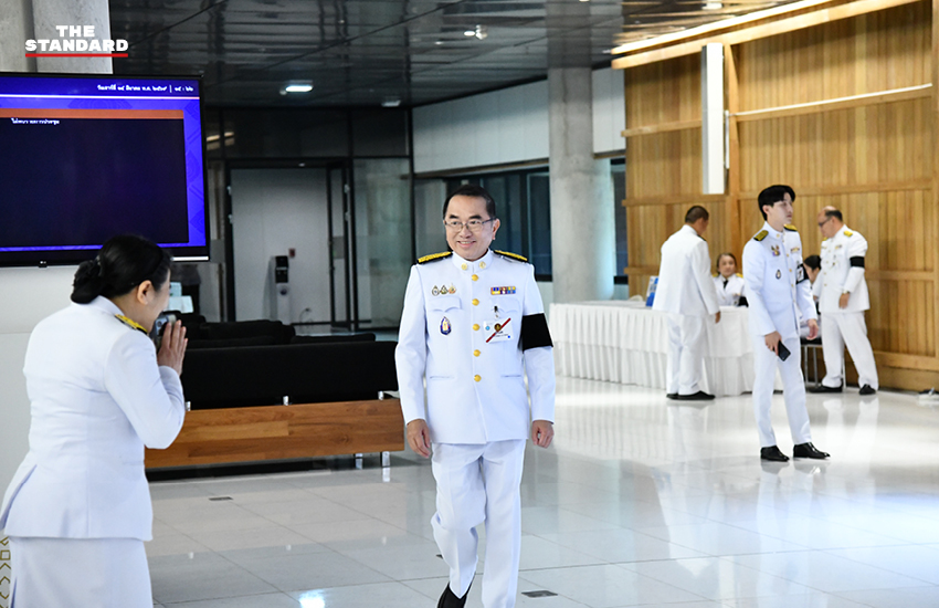 สมาชิกรัฐสภาแต่งกายชุดปกติขาวร่วมพิธีเปิดประชุมรัฐสภา ณ อาคารรัฐสภา 13