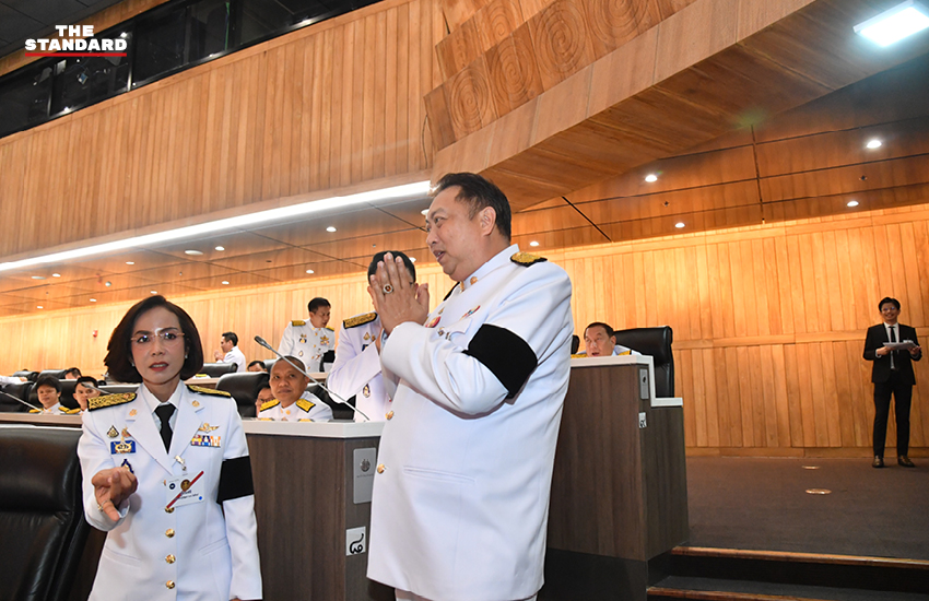 สมาชิกรัฐสภาแต่งกายชุดปกติขาวร่วมพิธีเปิดประชุมรัฐสภา ณ อาคารรัฐสภา 14