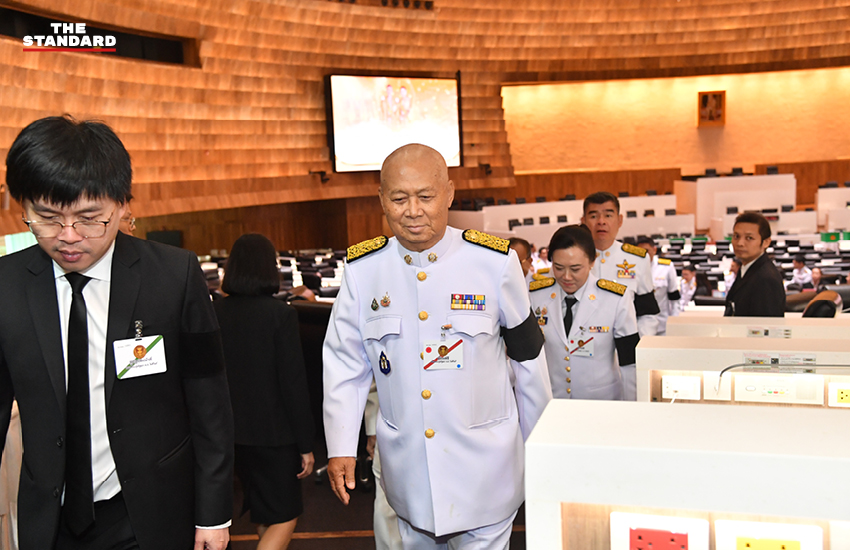 สมาชิกรัฐสภาแต่งกายชุดปกติขาวร่วมพิธีเปิดประชุมรัฐสภา ณ อาคารรัฐสภา 15