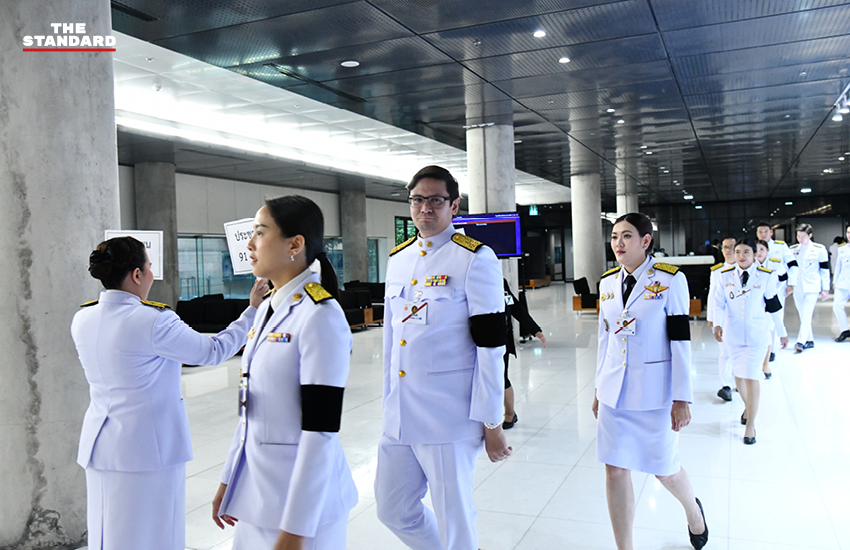 สมาชิกรัฐสภาแต่งกายชุดปกติขาวร่วมพิธีเปิดประชุมรัฐสภา ณ อาคารรัฐสภา 18