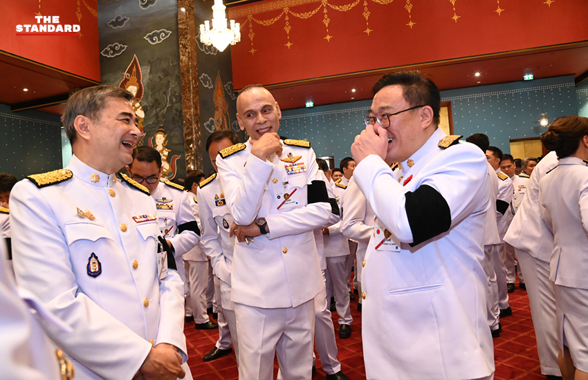 สมาชิกรัฐสภาแต่งกายชุดปกติขาวร่วมพิธีเปิดประชุมรัฐสภา ณ อาคารรัฐสภา 3