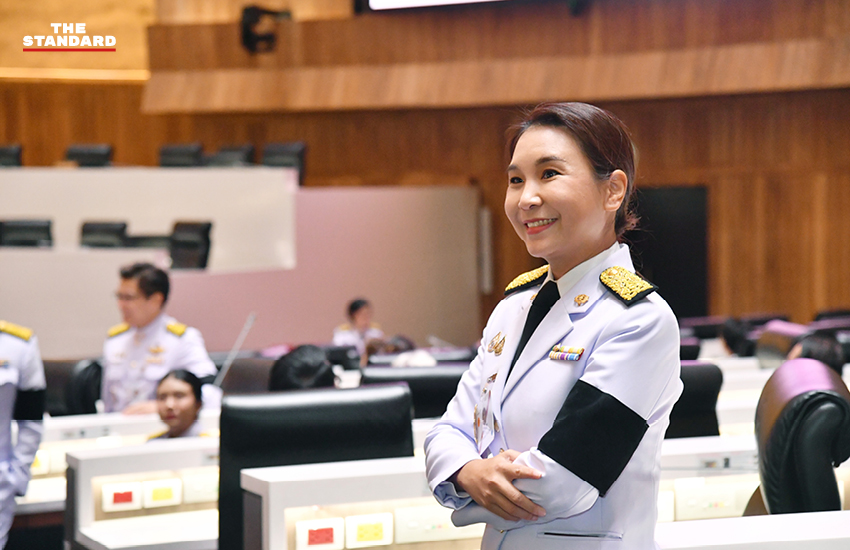 สมาชิกรัฐสภาแต่งกายชุดปกติขาวร่วมพิธีเปิดประชุมรัฐสภา ณ อาคารรัฐสภา 8