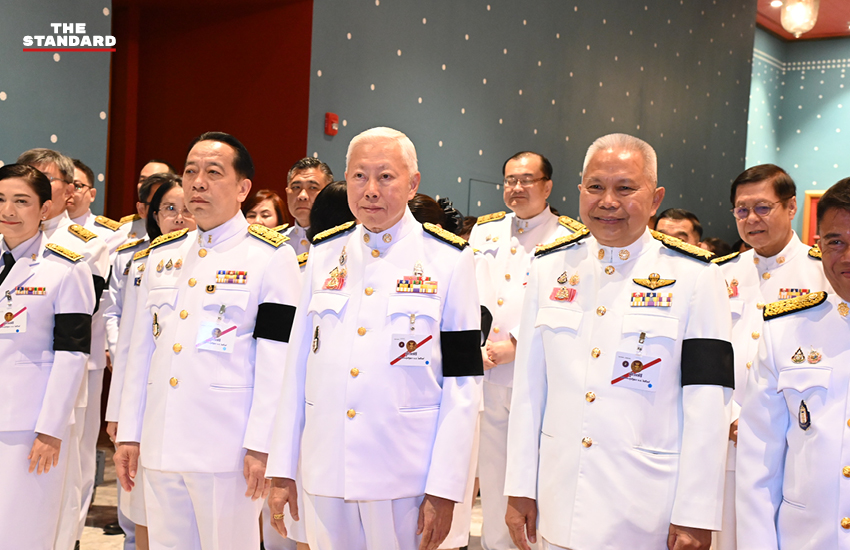 สมาชิกรัฐสภาแต่งกายชุดปกติขาวร่วมพิธีเปิดประชุมรัฐสภา ณ อาคารรัฐสภา 9