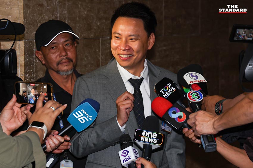 สมาชิกสภาผู้แทนราษฎร (สส.) ทยอยเดินทางเข้าร่วมประชุมสภาฯ นัดแรก ก่อนการโหวตเลือกประธานสภาฯ 10