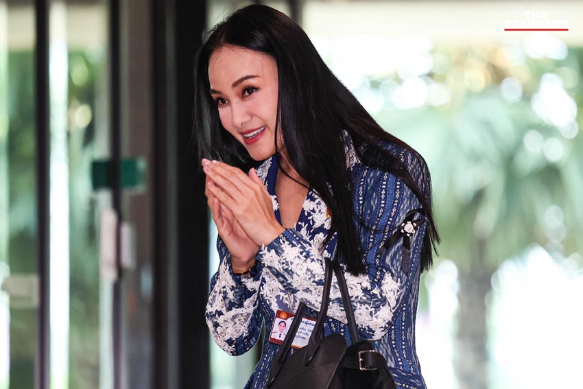 สมาชิกสภาผู้แทนราษฎร (สส.) ทยอยเดินทางเข้าร่วมประชุมสภาฯ นัดแรก ก่อนการโหวตเลือกประธานสภาฯ 13