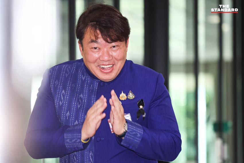 สมาชิกสภาผู้แทนราษฎร (สส.) ทยอยเดินทางเข้าร่วมประชุมสภาฯ นัดแรก ก่อนการโหวตเลือกประธานสภาฯ 16