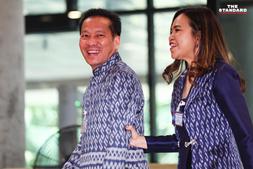 สมาชิกสภาผู้แทนราษฎร (สส.) ทยอยเดินทางเข้าร่วมประชุมสภาฯ นัดแรก ก่อนการโหวตเลือกประธานสภาฯ 17