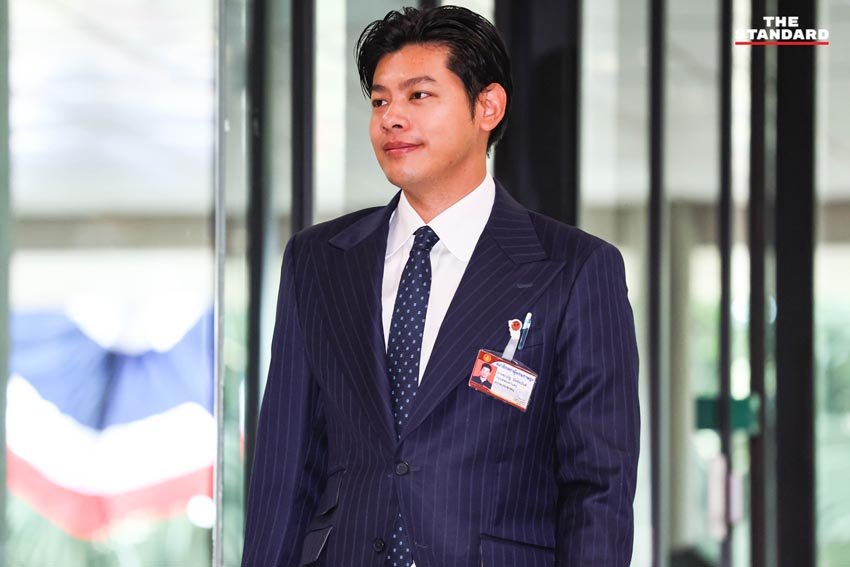 สมาชิกสภาผู้แทนราษฎร (สส.) ทยอยเดินทางเข้าร่วมประชุมสภาฯ นัดแรก ก่อนการโหวตเลือกประธานสภาฯ 5