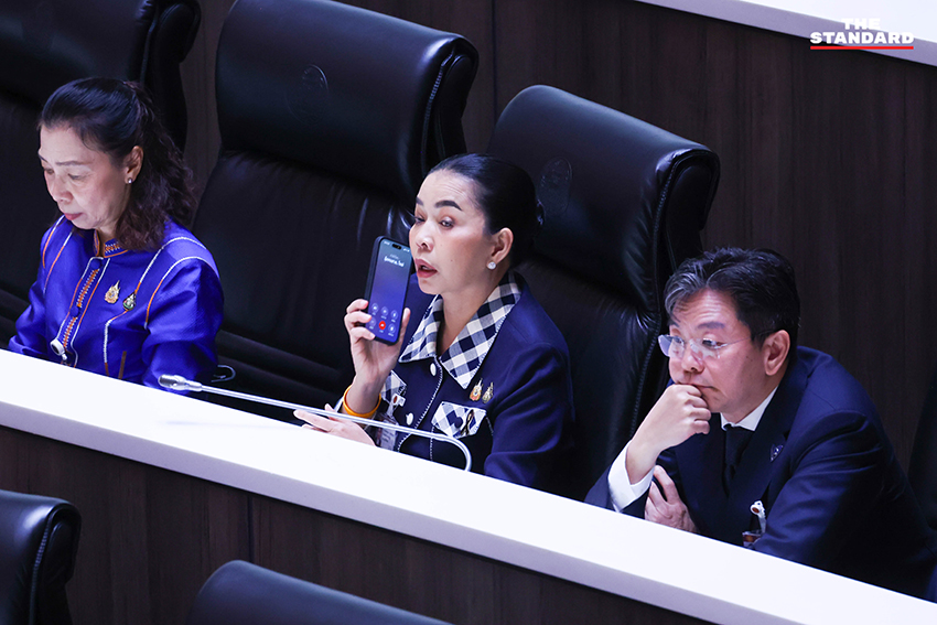 ภาพการประชุมสภาผู้แทนราษฎร โดยมี ส.ส. จากพรรครัฐบาลและฝ่ายค้านกำลังอภิปรายญัตติด่วนเพื่อแก้วิกฤตพลังงาน 15