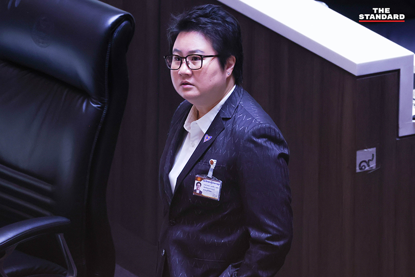 ภาพการประชุมสภาผู้แทนราษฎร โดยมี ส.ส. จากพรรครัฐบาลและฝ่ายค้านกำลังอภิปรายญัตติด่วนเพื่อแก้วิกฤตพลังงาน 22