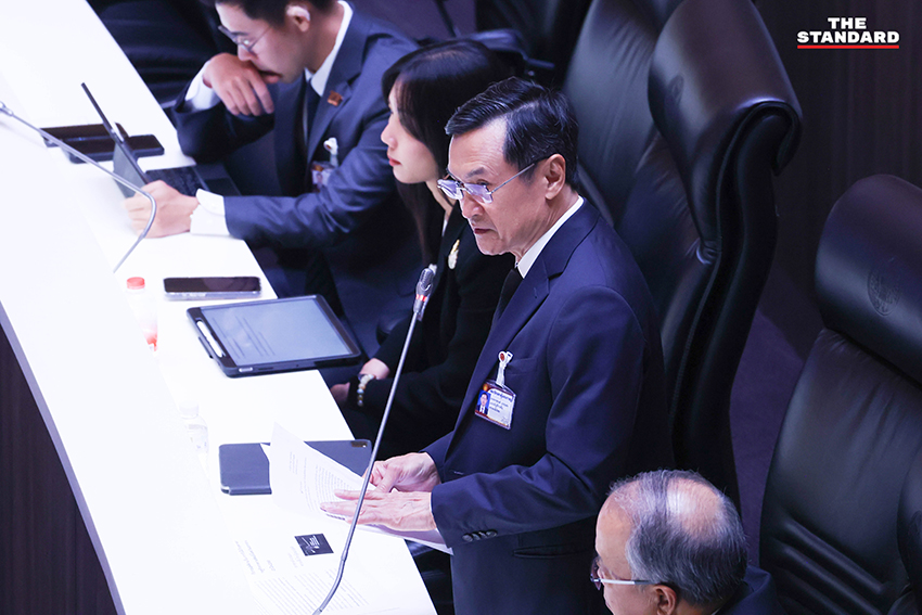 ภาพการประชุมสภาผู้แทนราษฎร โดยมี ส.ส. จากพรรครัฐบาลและฝ่ายค้านกำลังอภิปรายญัตติด่วนเพื่อแก้วิกฤตพลังงาน 23