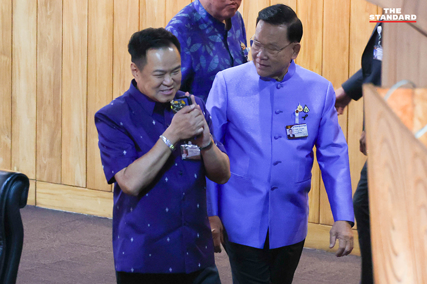 ภาพการประชุมสภาผู้แทนราษฎร โดยมี ส.ส. จากพรรครัฐบาลและฝ่ายค้านกำลังอภิปรายญัตติด่วนเพื่อแก้วิกฤตพลังงาน 28