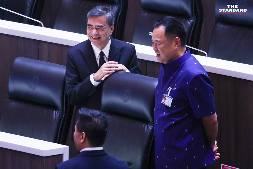 ภาพการประชุมสภาผู้แทนราษฎร โดยมี ส.ส. จากพรรครัฐบาลและฝ่ายค้านกำลังอภิปรายญัตติด่วนเพื่อแก้วิกฤตพลังงาน 3