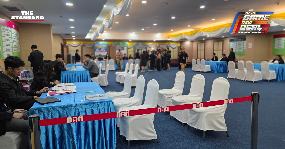 ผู้สมัคร สส.บัญชีรายชื่อทยอยเข้ารับหนังสือรับรอง สส.จากสำนักงาน กกต. บรรยากาศวันแรกคึกคัก