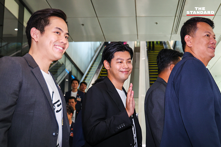 สส. พรรคประชาชน เดินทางเข้ารายงานตัว ณ อาคารรัฐสภา เพื่อเตรียมพร้อมทำหน้าที่ 13