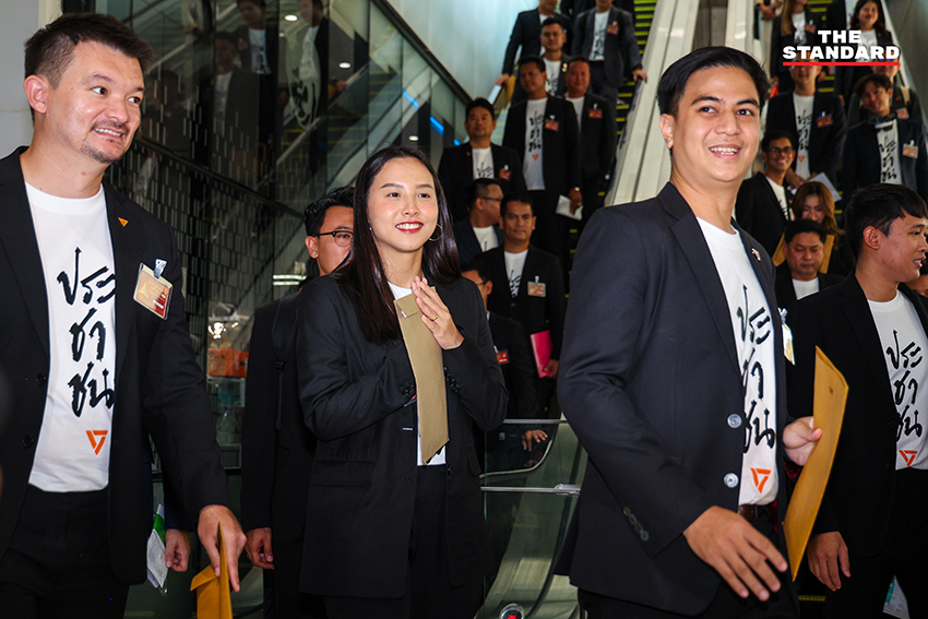 สส. พรรคประชาชน เดินทางเข้ารายงานตัว ณ อาคารรัฐสภา เพื่อเตรียมพร้อมทำหน้าที่ 18