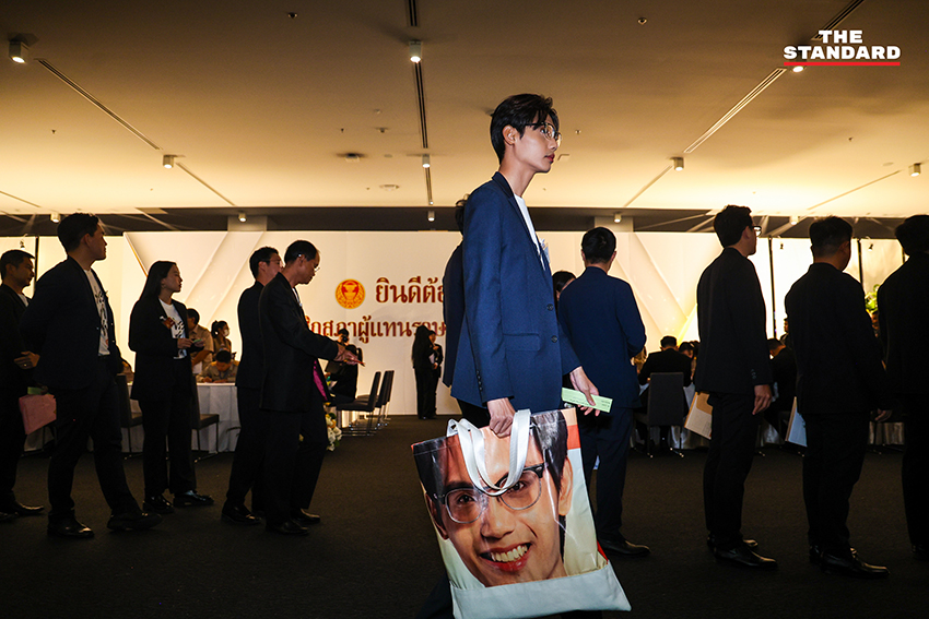 สส. พรรคประชาชน เดินทางเข้ารายงานตัว ณ อาคารรัฐสภา เพื่อเตรียมพร้อมทำหน้าที่ 24