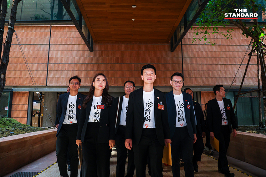 สส. พรรคประชาชน เดินทางเข้ารายงานตัว ณ อาคารรัฐสภา เพื่อเตรียมพร้อมทำหน้าที่ 26