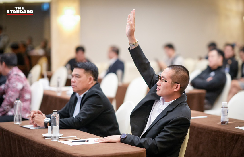 นายจุลพันธ์ อมรวิวัฒน์ และนางสาวแพทองธาร ชินวัตร แกนนำพรรคเพื่อไทย ร่วมกิจกรรมสัมมนา สส. ที่โรงแรมเอสซี ปาร์ค 10