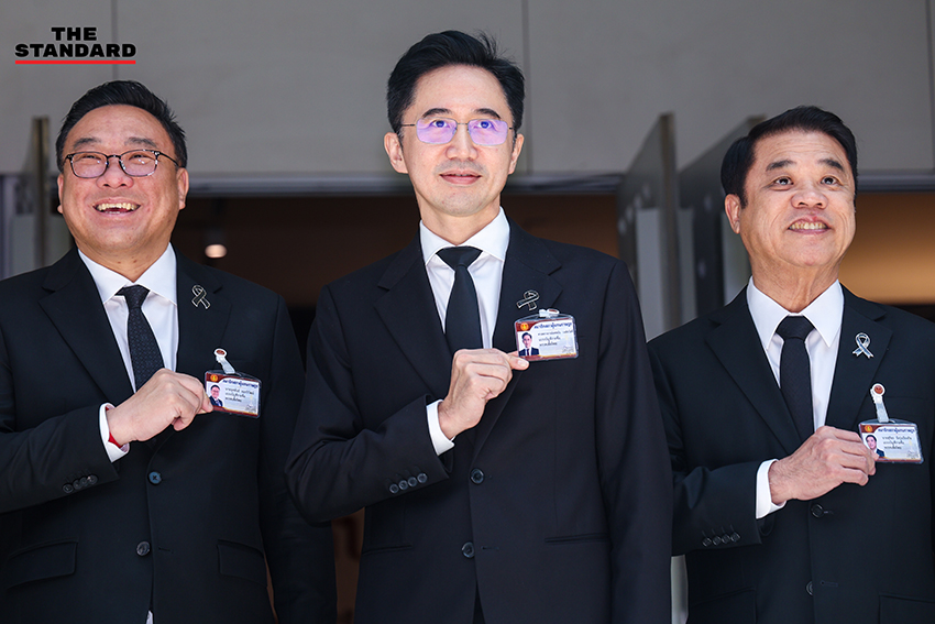 สส.บัญชีรายชื่อพรรคเพื่อไทย นำโดย ยศชนัน วงศ์สวัสดิ์ และ จุลพันธ์ อมรวิวัฒน์ เดินทางมารายงานตัวที่อาคารรัฐสภา 1