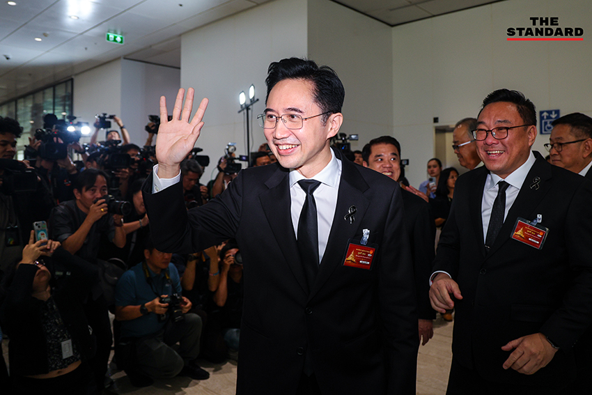 สส.บัญชีรายชื่อพรรคเพื่อไทย นำโดย ยศชนัน วงศ์สวัสดิ์ และ จุลพันธ์ อมรวิวัฒน์ เดินทางมารายงานตัวที่อาคารรัฐสภา 11