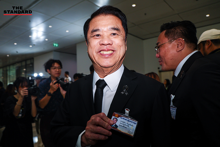 สส.บัญชีรายชื่อพรรคเพื่อไทย นำโดย ยศชนัน วงศ์สวัสดิ์ และ จุลพันธ์ อมรวิวัฒน์ เดินทางมารายงานตัวที่อาคารรัฐสภา 2