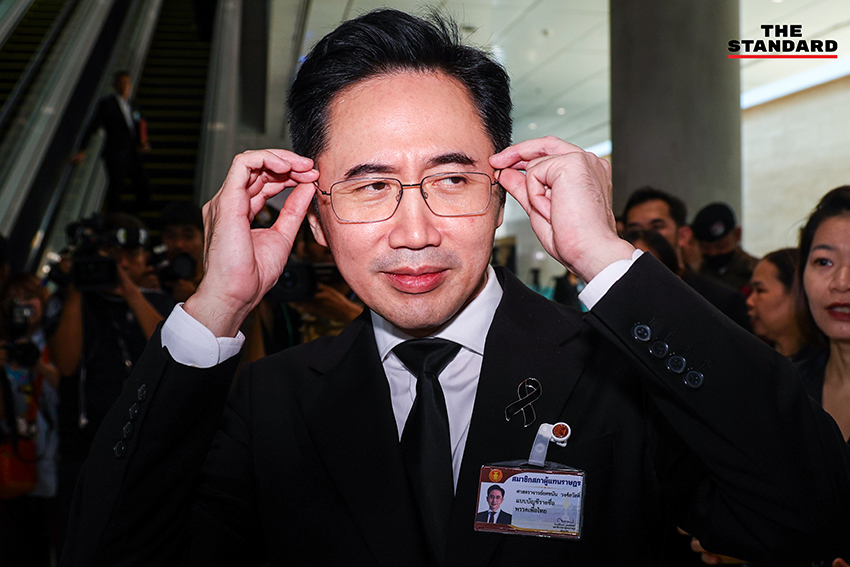 สส.บัญชีรายชื่อพรรคเพื่อไทย นำโดย ยศชนัน วงศ์สวัสดิ์ และ จุลพันธ์ อมรวิวัฒน์ เดินทางมารายงานตัวที่อาคารรัฐสภา 4