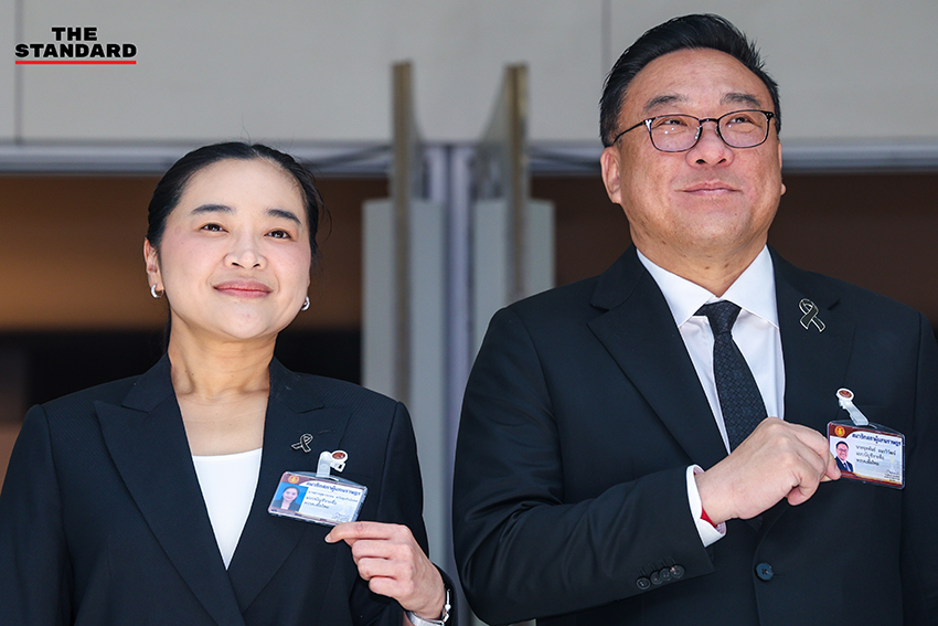 สส.บัญชีรายชื่อพรรคเพื่อไทย นำโดย ยศชนัน วงศ์สวัสดิ์ และ จุลพันธ์ อมรวิวัฒน์ เดินทางมารายงานตัวที่อาคารรัฐสภา 9