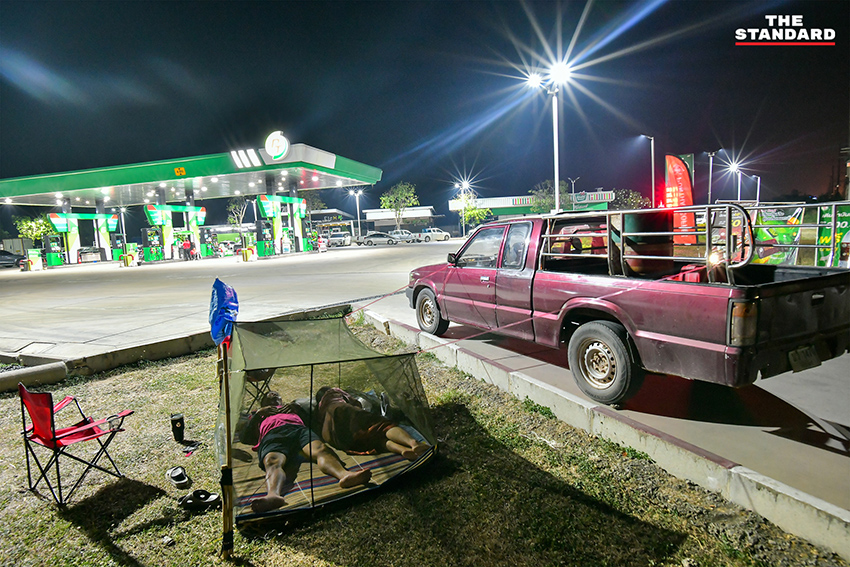 ภาพชาวนาในจังหวัดพิษณุโลกที่ได้รับผลกระทบจากสถานการณ์น้ำมันขาดแคลนและราคาแพง 10