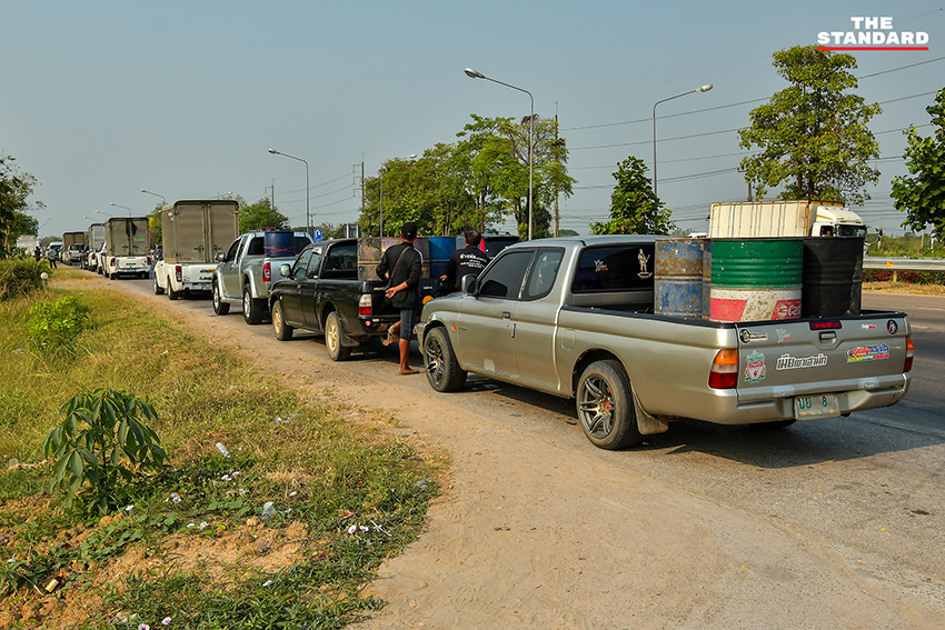 ภาพชาวนาในจังหวัดพิษณุโลกที่ได้รับผลกระทบจากสถานการณ์น้ำมันขาดแคลนและราคาแพง 8