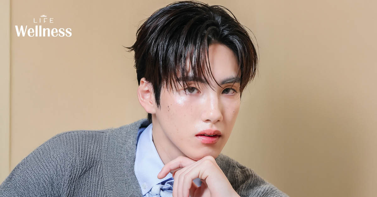 ภู ธัชชัย ลิ้มปัญญากุล ในชุดสบายๆ พร้อมเผยเคล็ดลับการดูแลตัวเองสไตล์ Gen Z