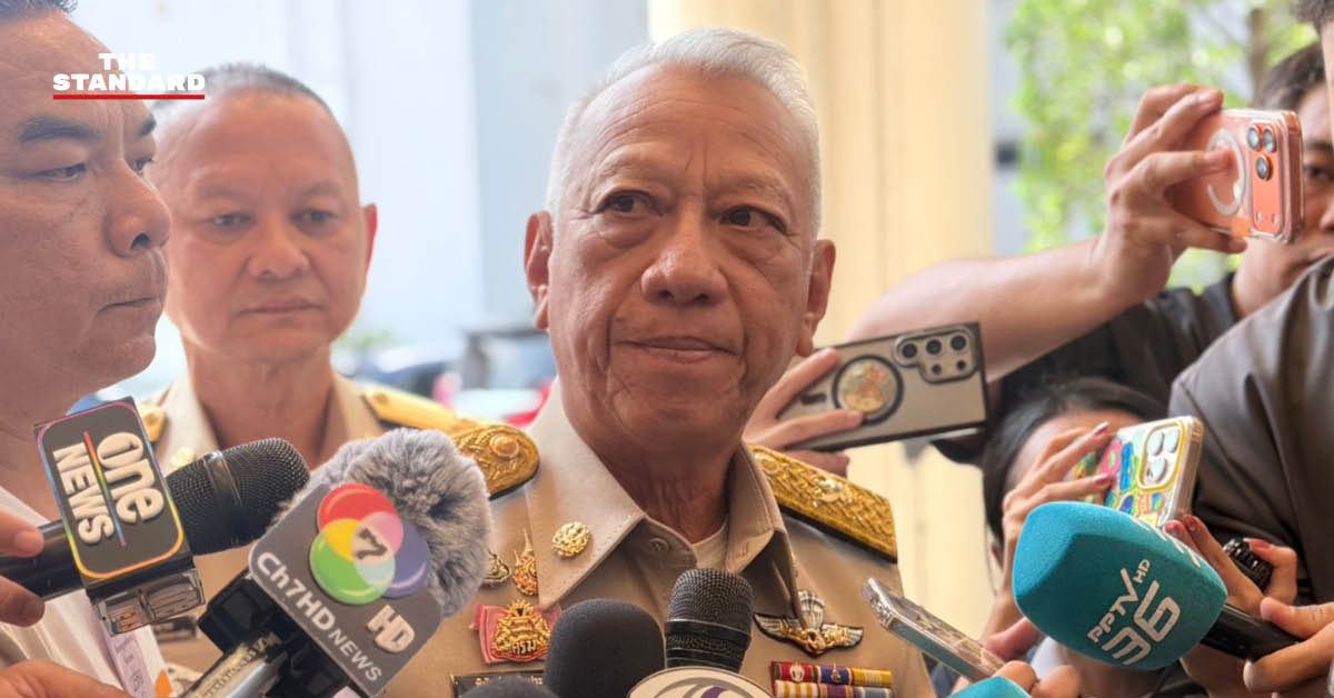 พิพัฒน์ รัชกิจประการ รองนายกรัฐมนตรีและรัฐมนตรีว่าการกระทรวงคมนาคม แถลงข่าว