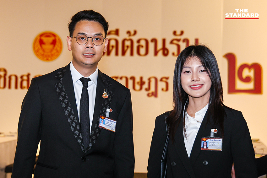 พลอย ณัฐธิดา เล็กอุดากร สส.บุรีรัมย์ เขต 2 พรรคภูมิใจไทย ขณะเข้ารายงานตัวต่อสำนักงานเลขาธิการสภาผู้แทนราษฎร 2