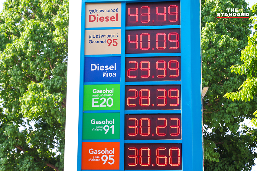 ภาพบรรยากาศสถานีบริการน้ำมัน หลังรัฐบาลประกาศ ตรึงราคาน้ำมันดีเซล เพื่อรับมือผลกระทบจากวิกฤตตะวันออกกลาง 1