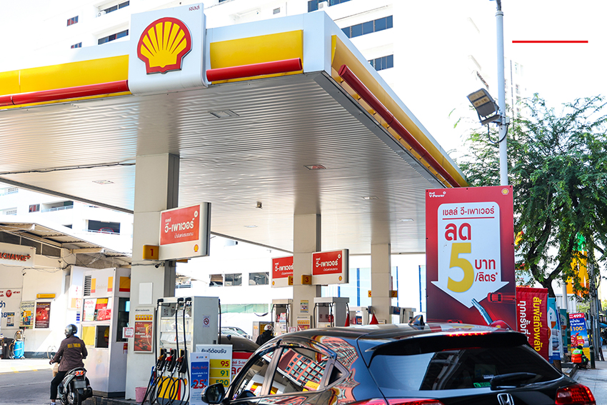 ภาพบรรยากาศสถานีบริการน้ำมัน หลังรัฐบาลประกาศ ตรึงราคาน้ำมันดีเซล เพื่อรับมือผลกระทบจากวิกฤตตะวันออกกลาง 5