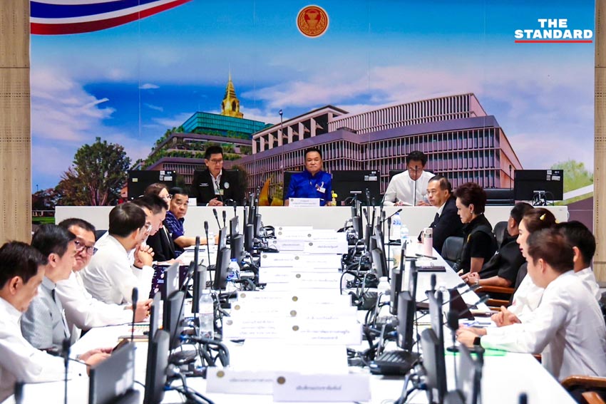 เอกนิติ นิติทัณฑ์ประภาศ เป็นประธานการประชุม ศบก. หารือผู้ค้าน้ำมันดีเซลและสถานการณ์พลังงาน 5