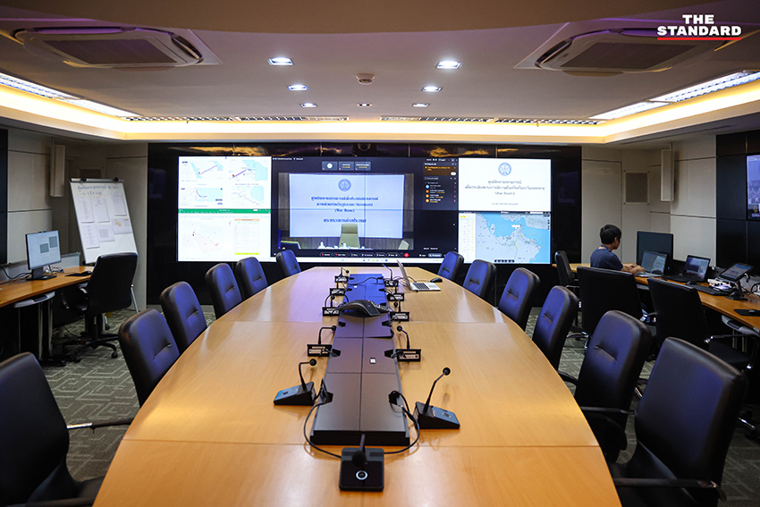 นายกฯ อนุทิน ชาญวีรกูล นั่งหัวโต๊ะประชุมด่วนร่วมกับกระทรวงการต่างประเทศและสถานทูต เพื่อติดตามสถานการณ์ความตึงเครียดในตะวันออกกลาง. 11