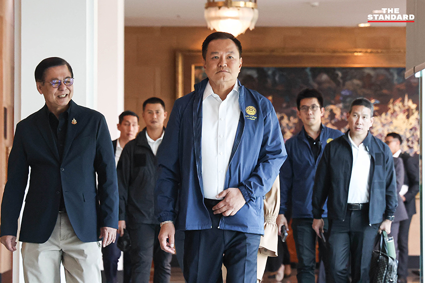 นายกฯ อนุทิน ชาญวีรกูล นั่งหัวโต๊ะประชุมด่วนร่วมกับกระทรวงการต่างประเทศและสถานทูต เพื่อติดตามสถานการณ์ความตึงเครียดในตะวันออกกลาง. 5