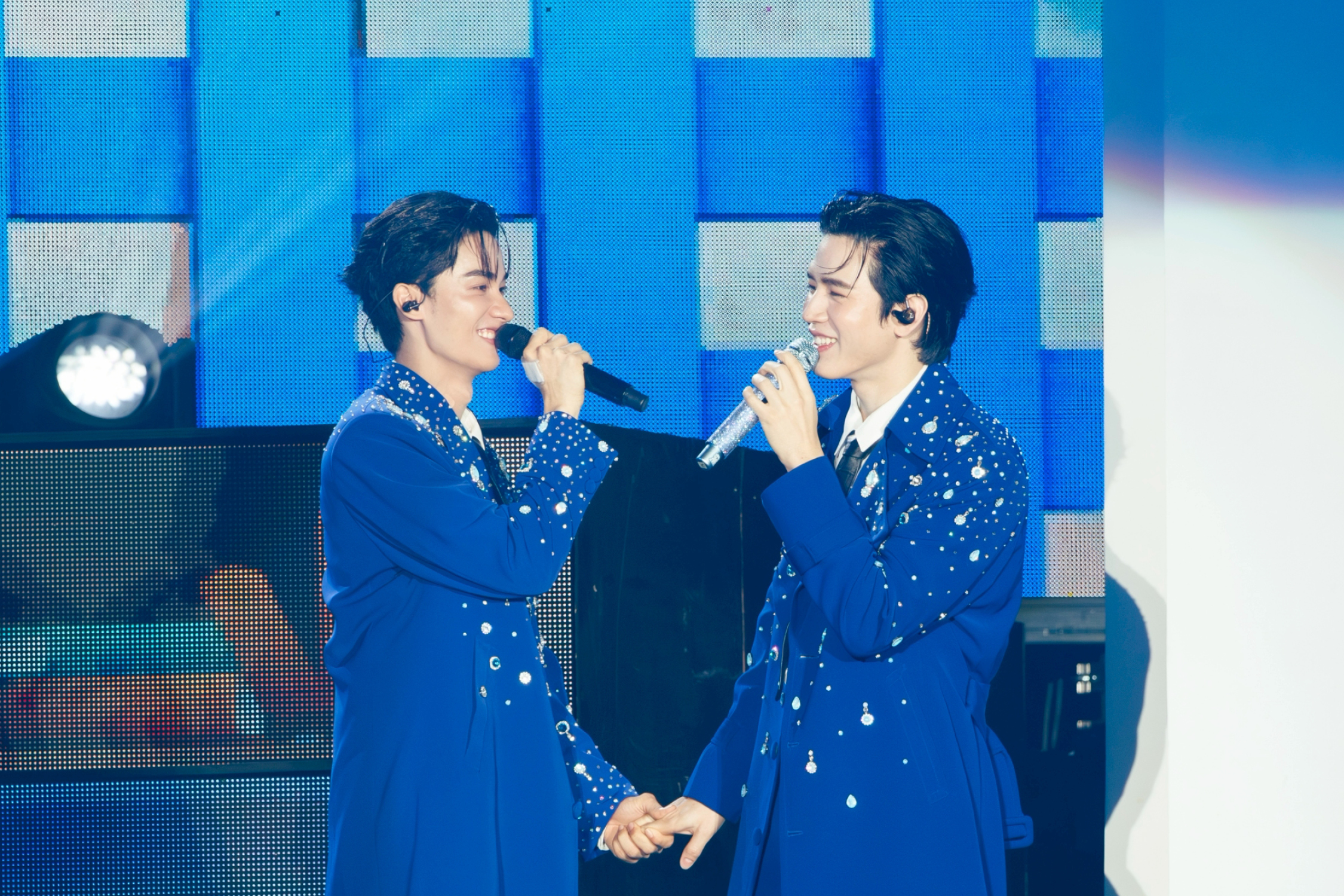 ภาพบรรยากาศงาน POLCA FAM MEETING จัดโดย GMMTV โดยมี เต ตะวัน, นิว ฐิติภูมิ, ออฟ จุมพล, กัน อรรถพันธ์, วิน เมธวิน, คริส พีรวัส, เจมีไนน์ นรวิชญ์ และ นนน กรภัทร์ ร่วมแสดงบนเวที 3