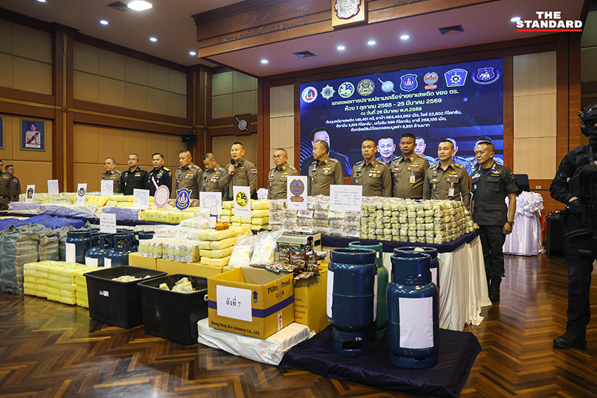 พล.ต.อ.กิตติ์รัฐ พันธุ์เพ็ชร์ ผู้บัญชาการตำรวจแห่งชาติ แถลงข่าวผลการปราบปรามยาเสพติด พร้อมของกลางจำนวนมาก 1